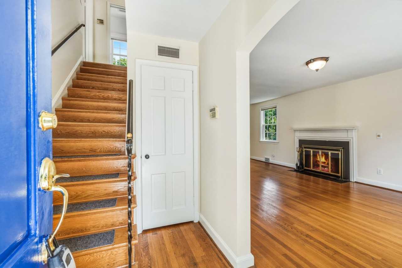 5206 Western Ave - Photo 3 of 37