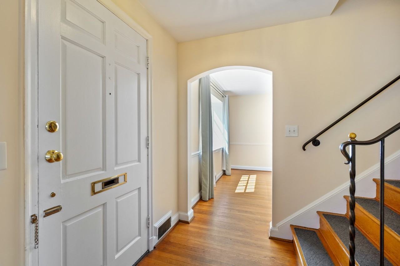 5206 Western Ave - Photo 4 of 37