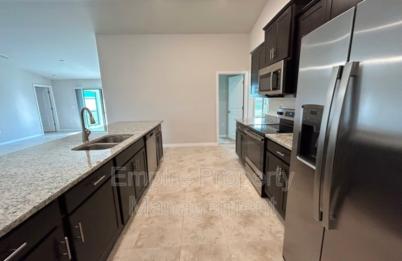 4113 Ne 22nd Ave - Photo 7 of 17