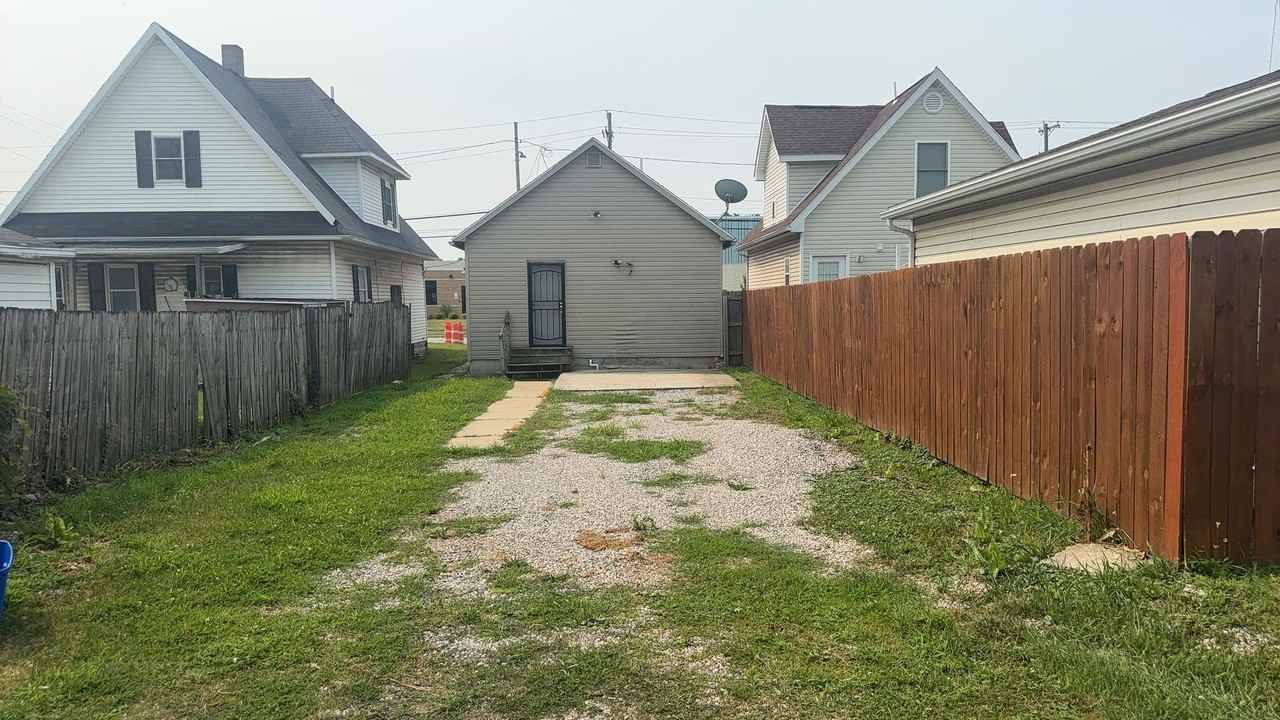 216 W Sylvania Ave - Photo 3 of 14