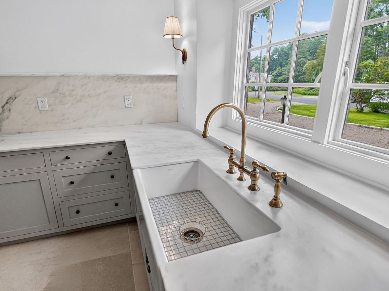 1085 Ridge Rd - Photo 3 of 29