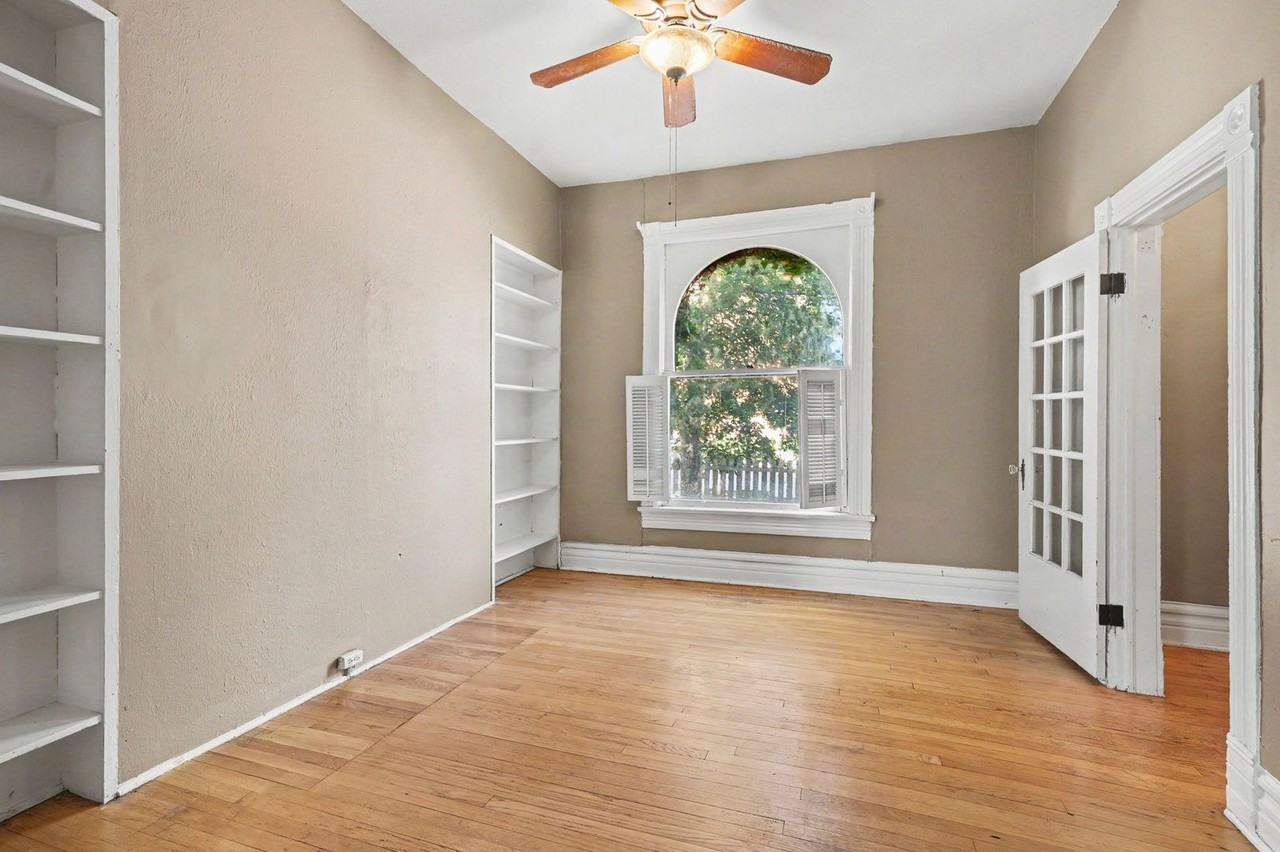 46 S Lincoln St - Photo 3 of 23