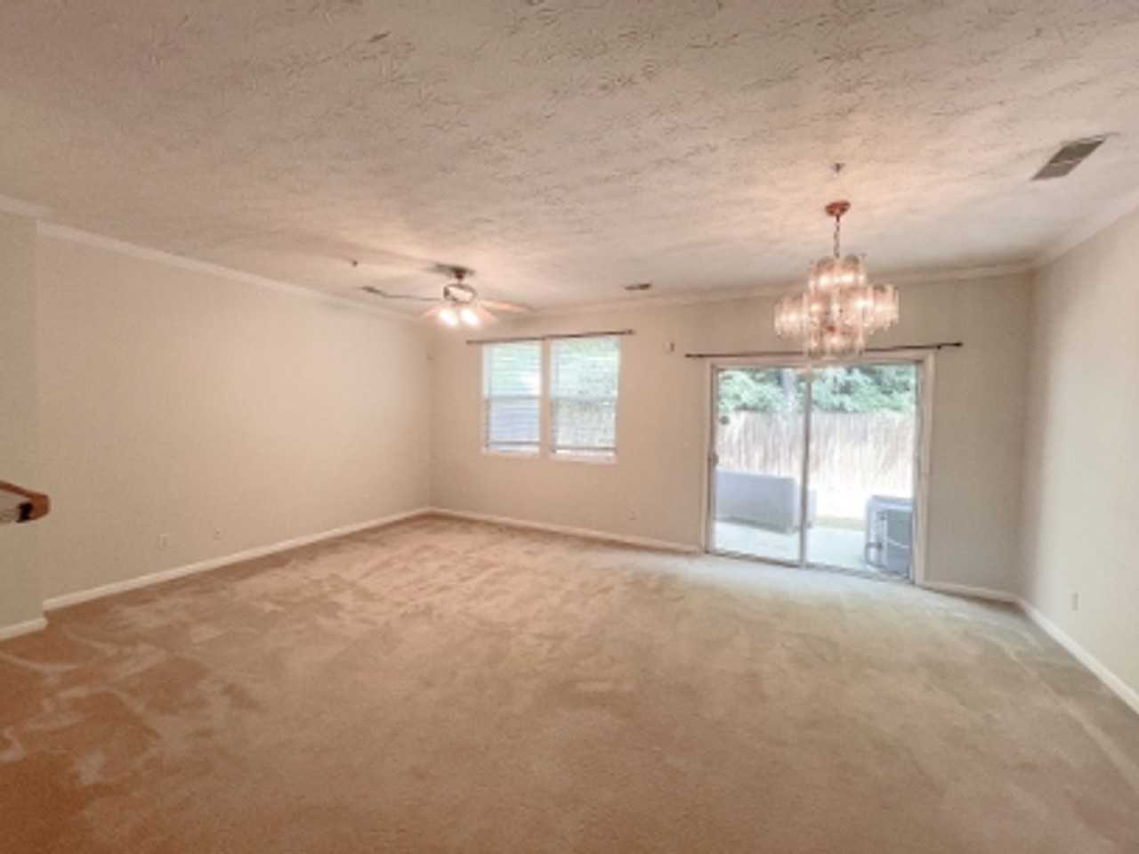158 Ellis Dr - Photo 3 of 14