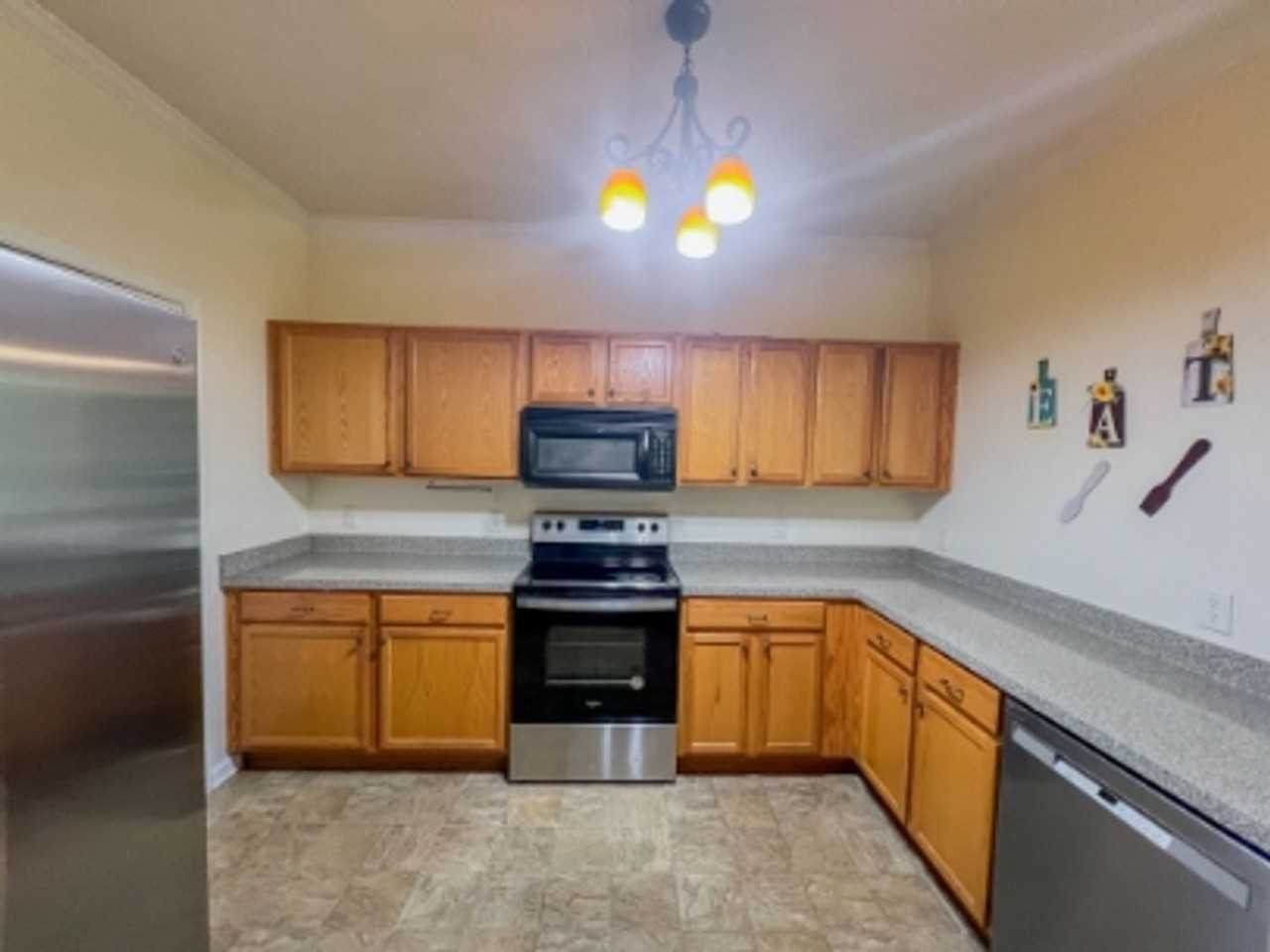 158 Ellis Dr - Photo 4 of 14