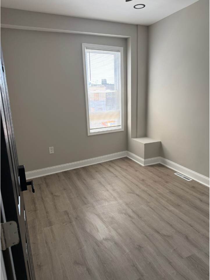 3627 Pulaski Highway - Photo 3 of 30