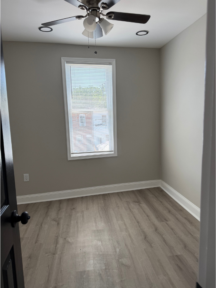 3627 Pulaski Highway - Photo 5 of 30