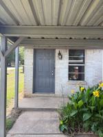 featured image of 300 E Knoxville St