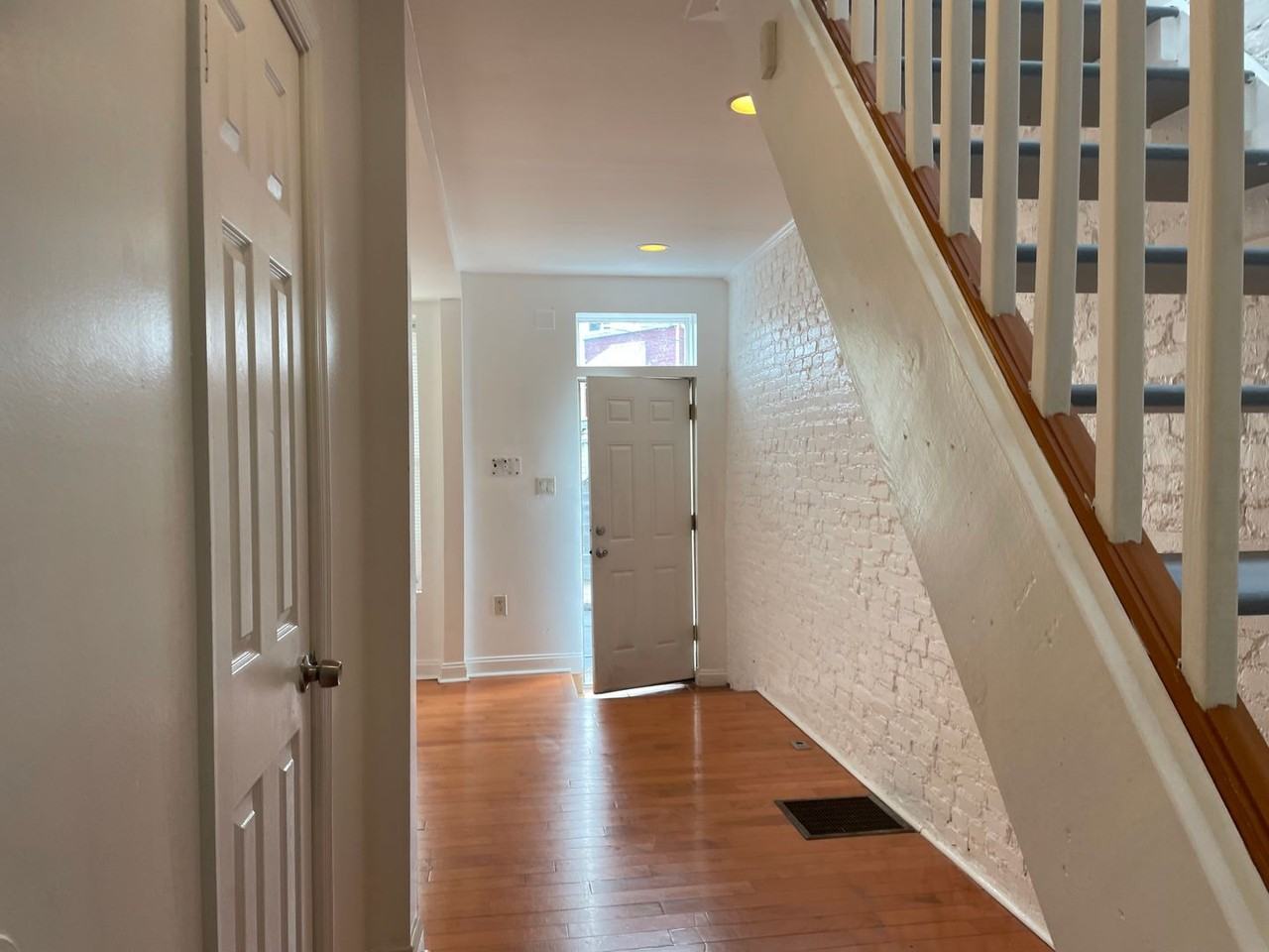 864 Carroll St - Photo 4 of 23
