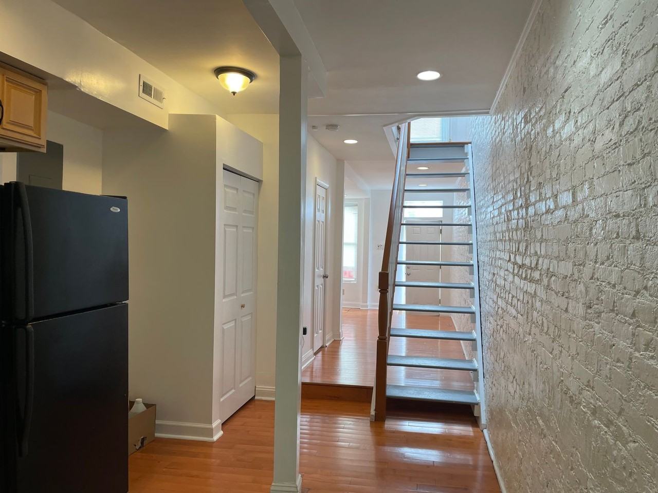 864 Carroll St - Photo 7 of 23