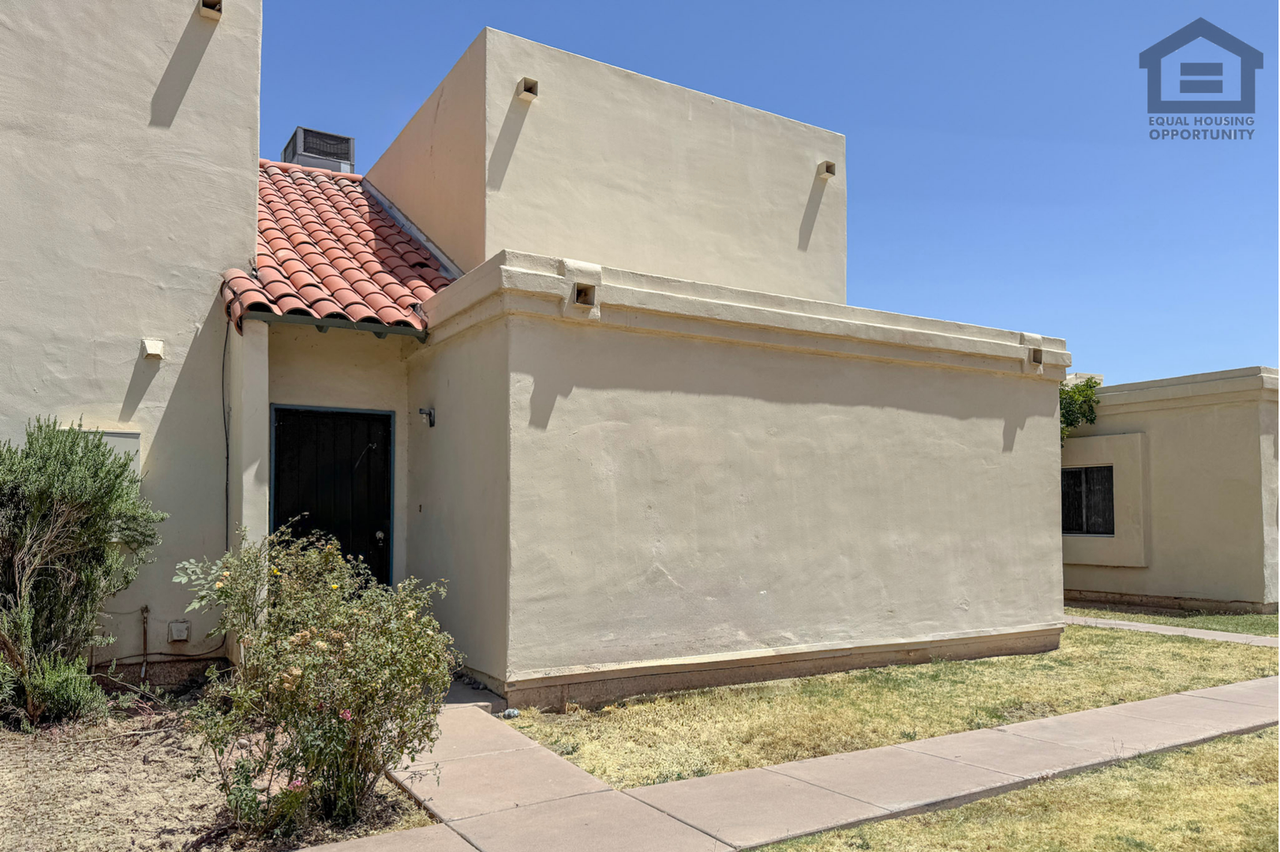 3202 W Loma Ln #2 - Photo 3 of 18