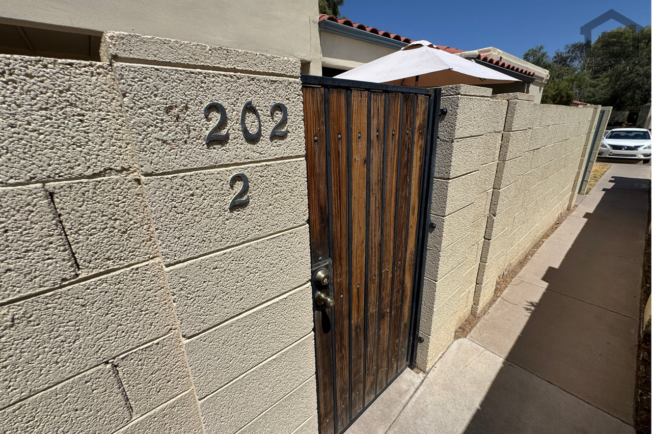 3202 W Loma Ln #2 - Photo 4 of 18