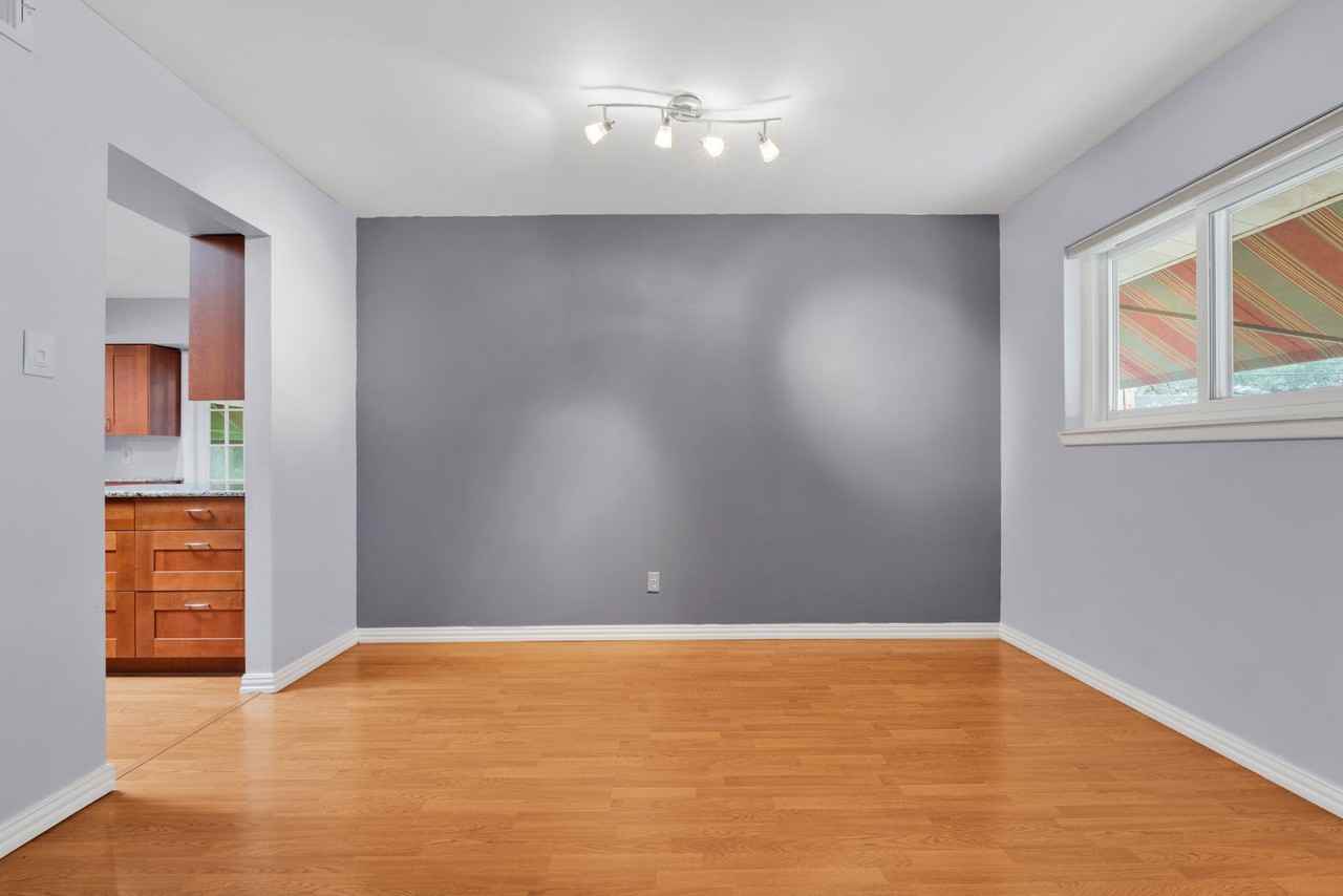 9827 Astronaut Dr - Photo 4 of 20