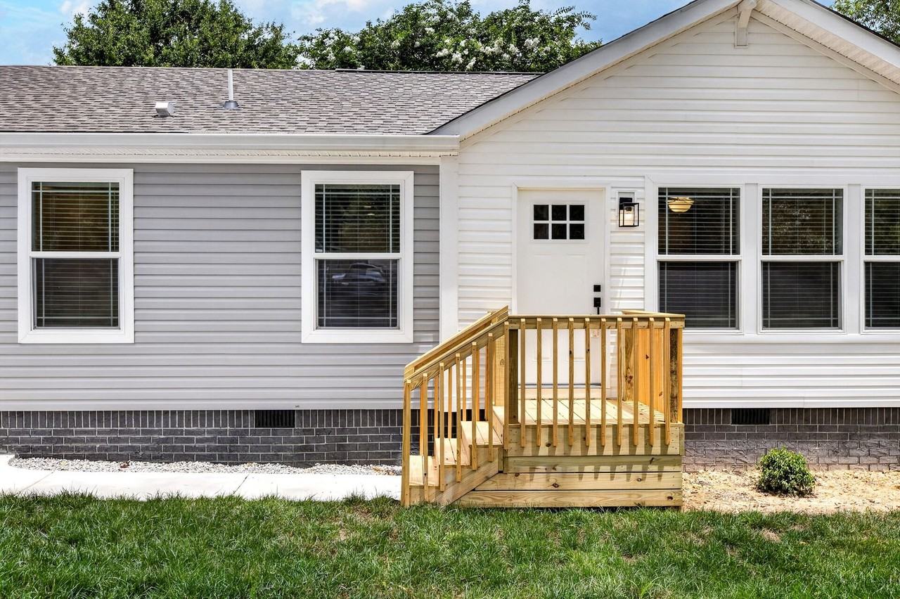 6683 Gary Ln - Photo 3 of 29