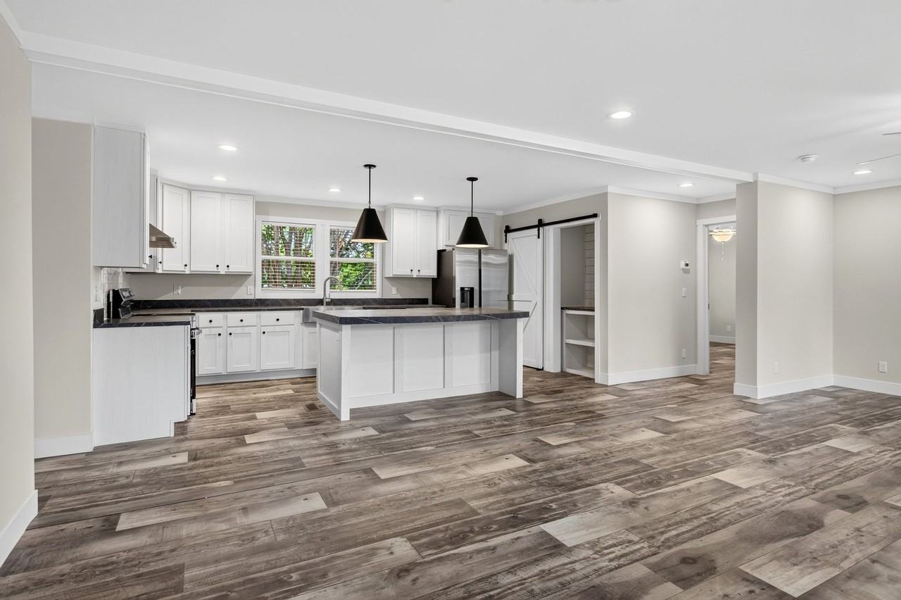 6683 Gary Ln - Photo 4 of 29
