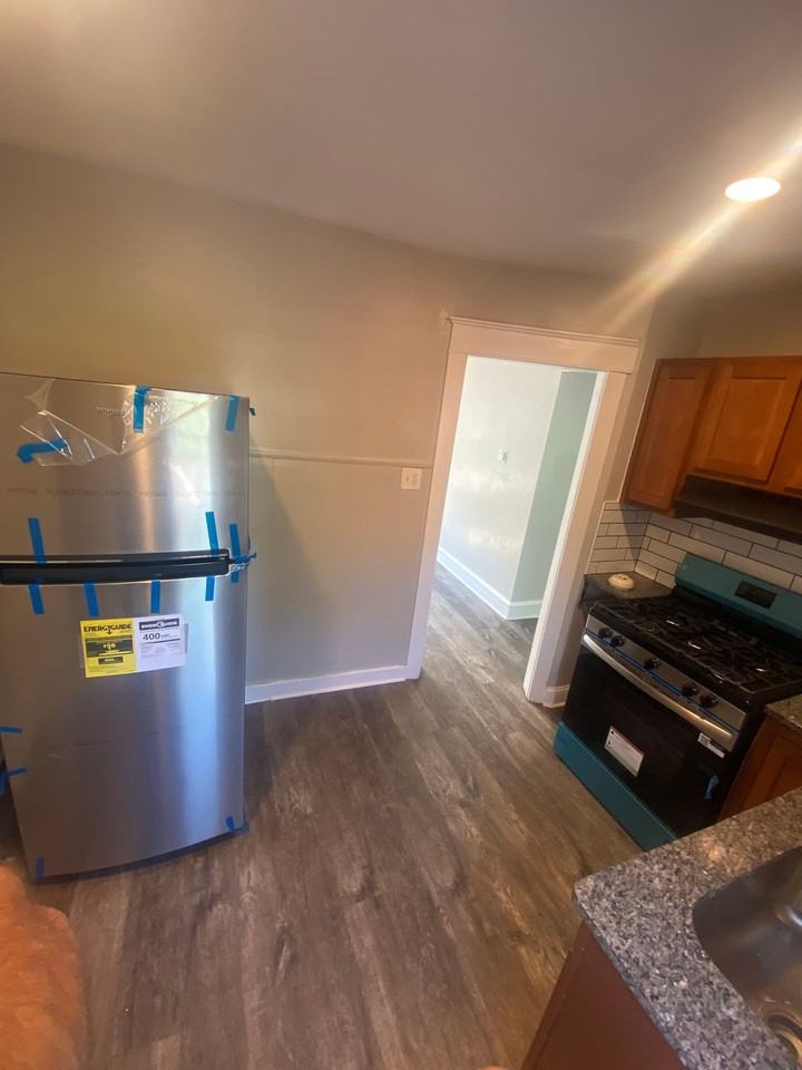 2527 Edgemont Avenue - Photo 3 of 22