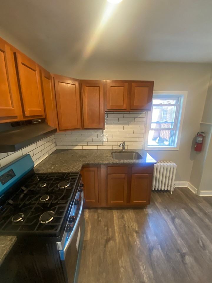 2527 Edgemont Avenue - Photo 4 of 22
