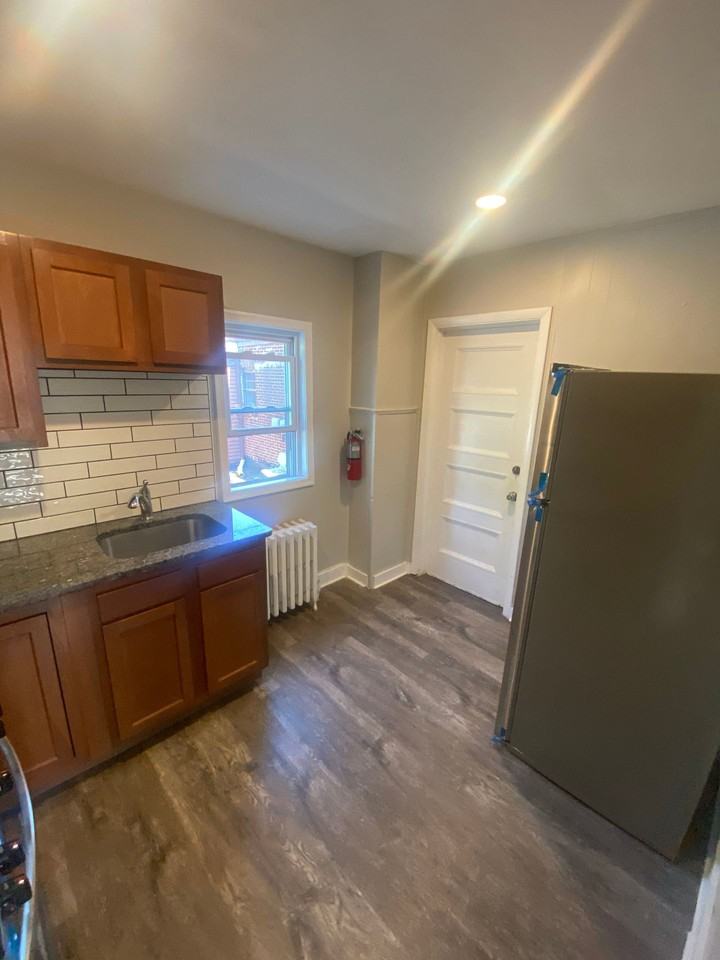 2527 Edgemont Avenue - Photo 5 of 22