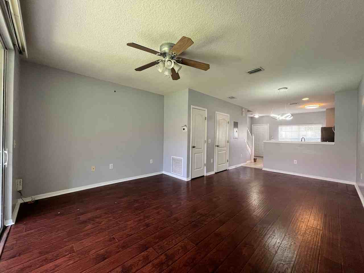 1306 Hampton Park Ln - Photo 4 of 13