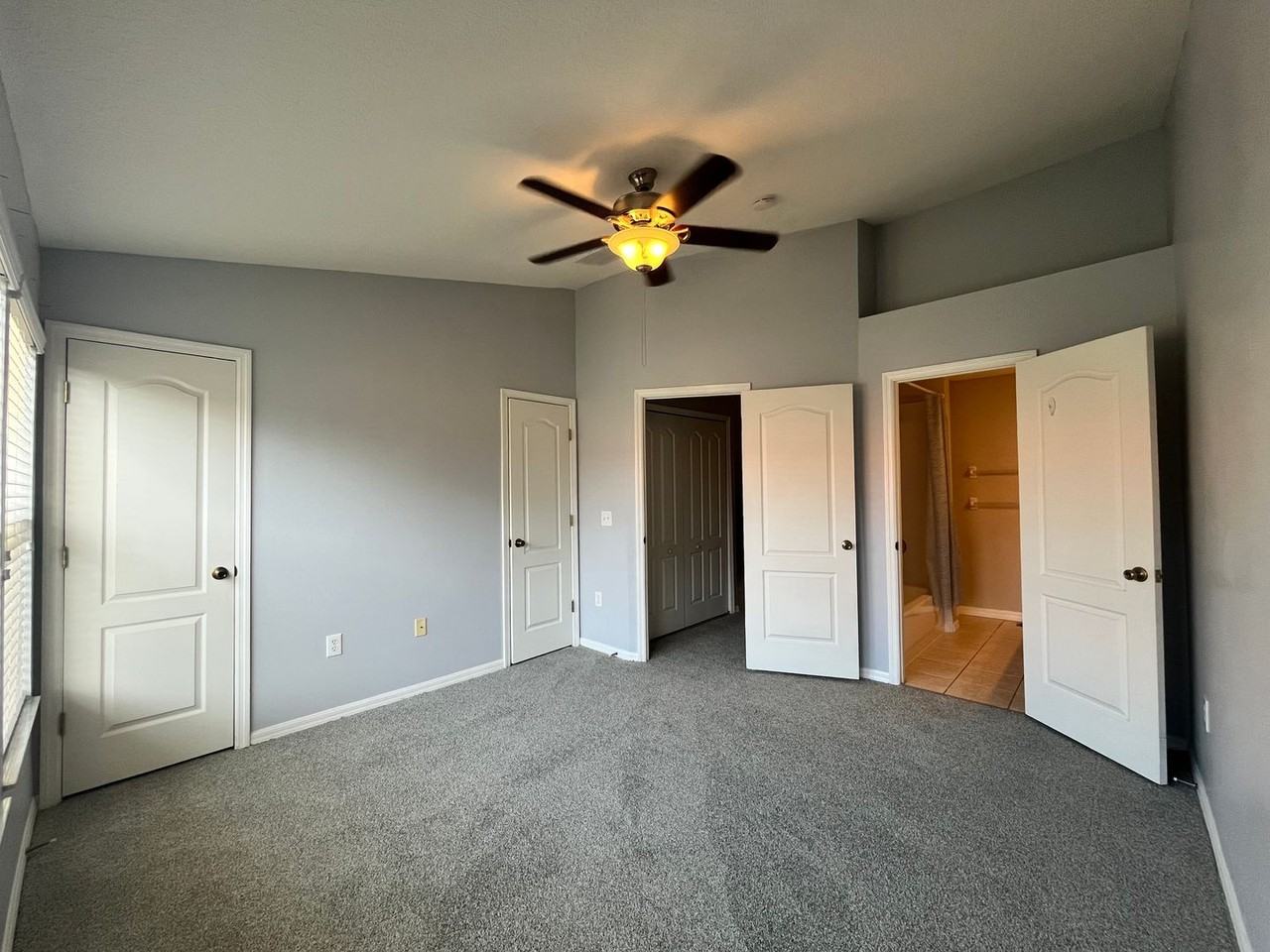 1306 Hampton Park Ln - Photo 5 of 13