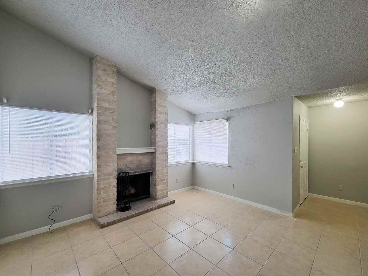 17706 Glenhagen Ct - Photo 5 of 33