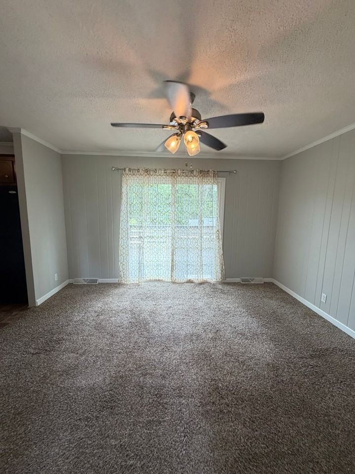 160 E Regent Dr - Photo 3 of 24