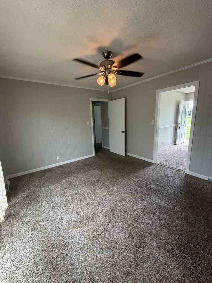 160 E Regent Dr - Photo 4 of 24