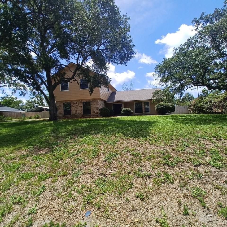 2295 Foxwood Dr