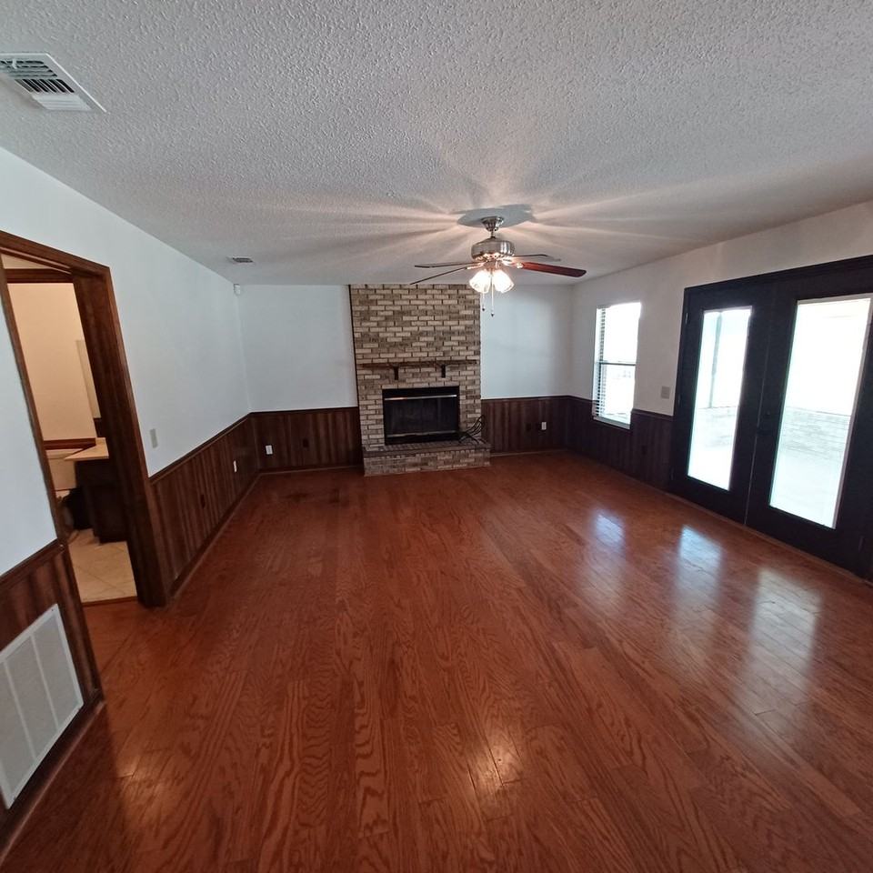 2295 Foxwood Dr - Photo 2 of 43