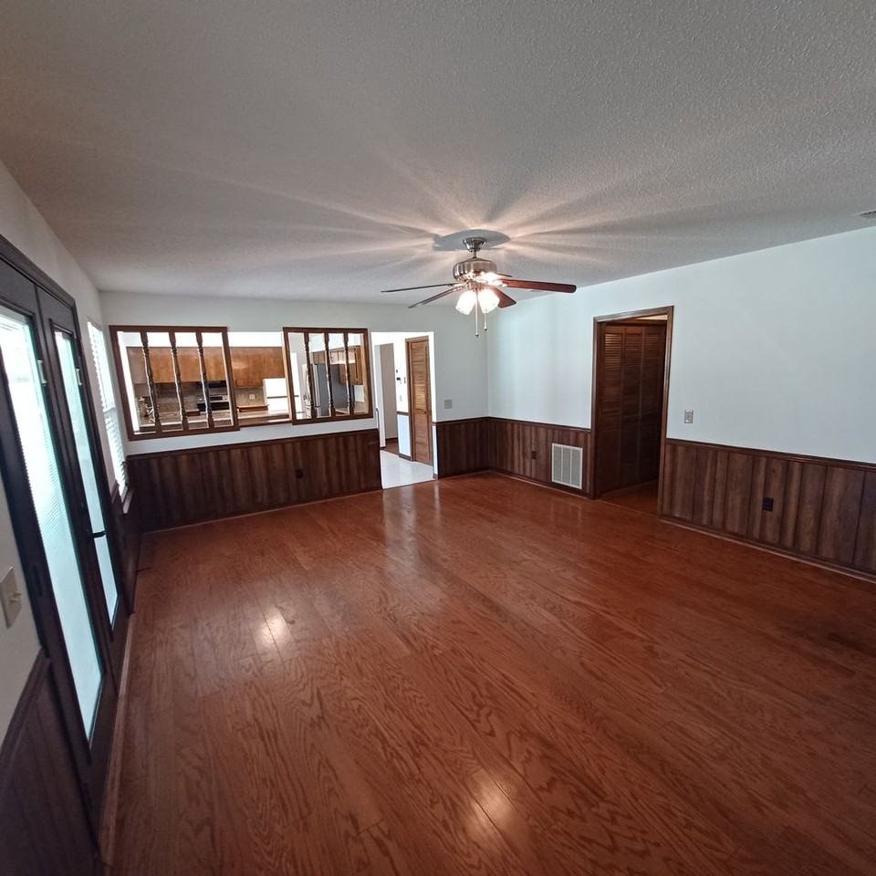 2295 Foxwood Dr - Photo 3 of 43