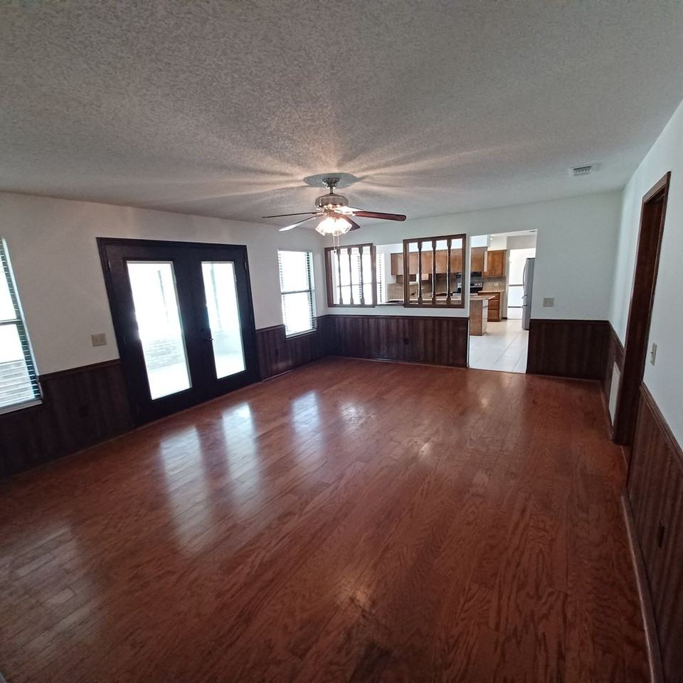 2295 Foxwood Dr - Photo 4 of 43