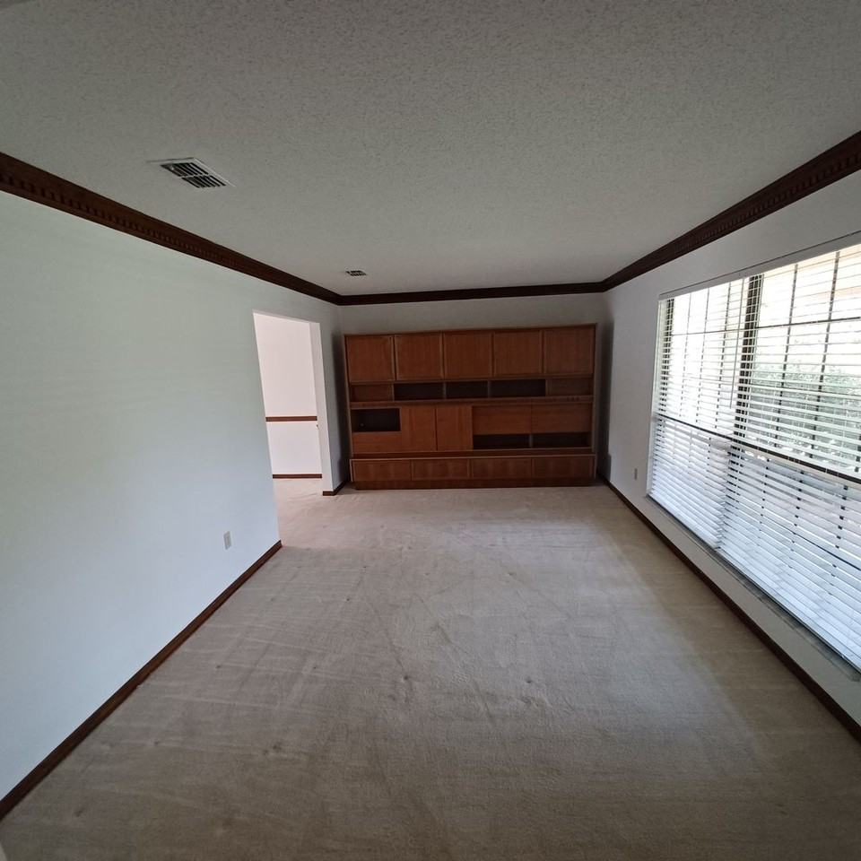 2295 Foxwood Dr - Photo 5 of 43