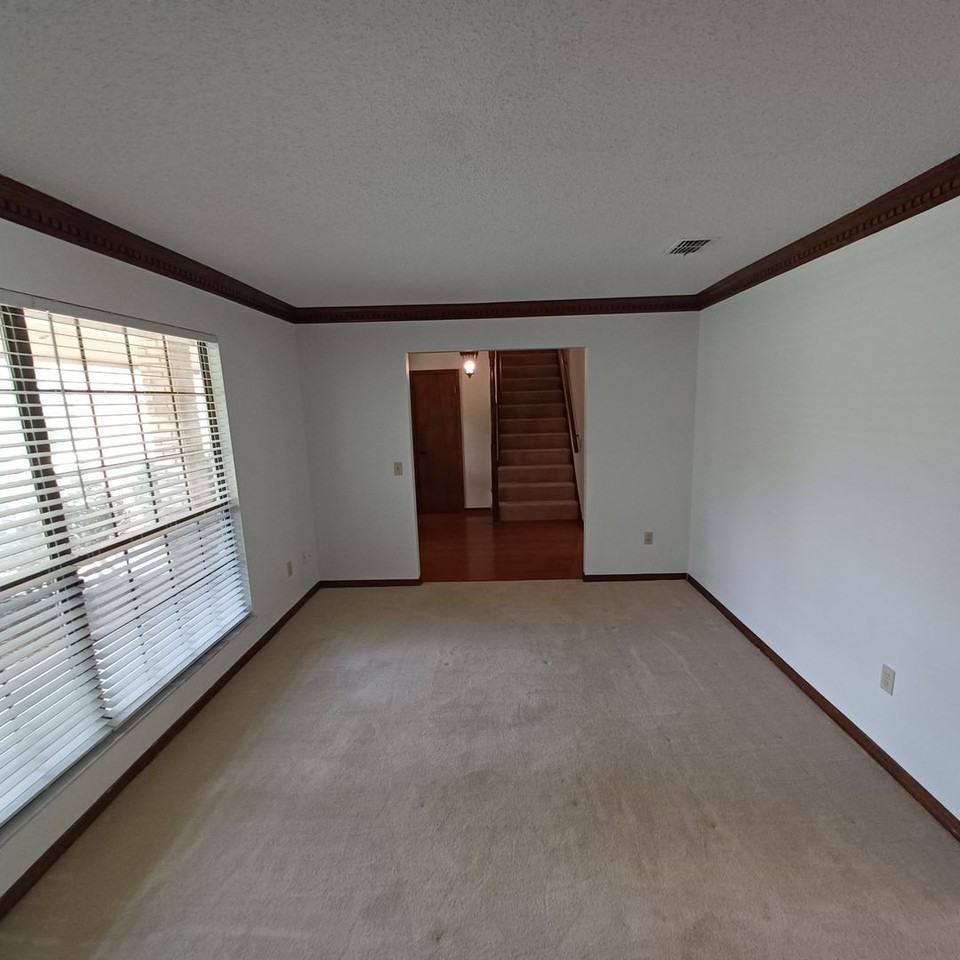 2295 Foxwood Dr - Photo 6 of 43