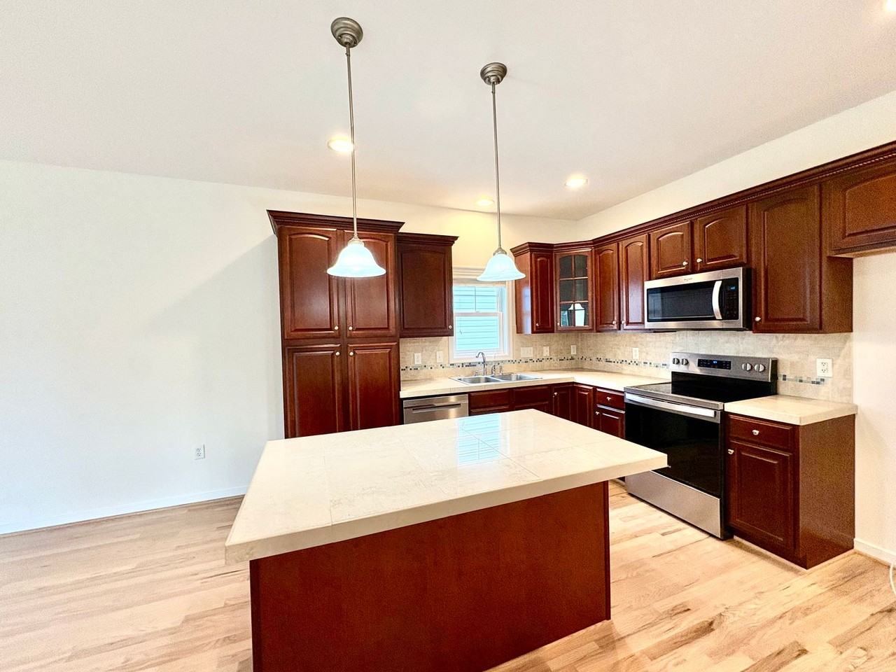 1118 Alcorn Ter - Photo 4 of 20