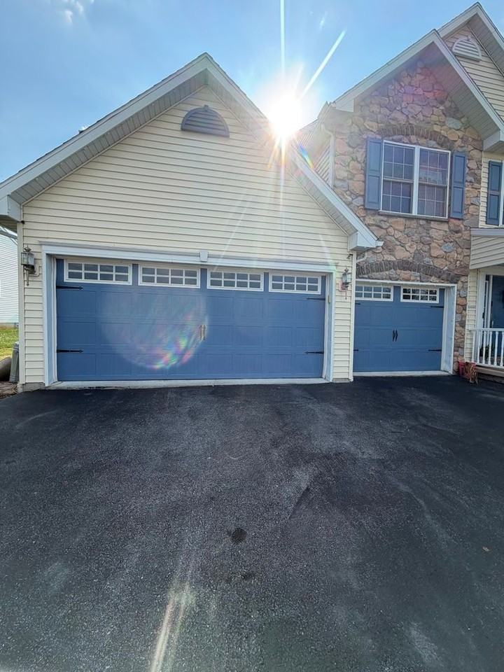 1014 Helm Ln - Photo 2 of 21