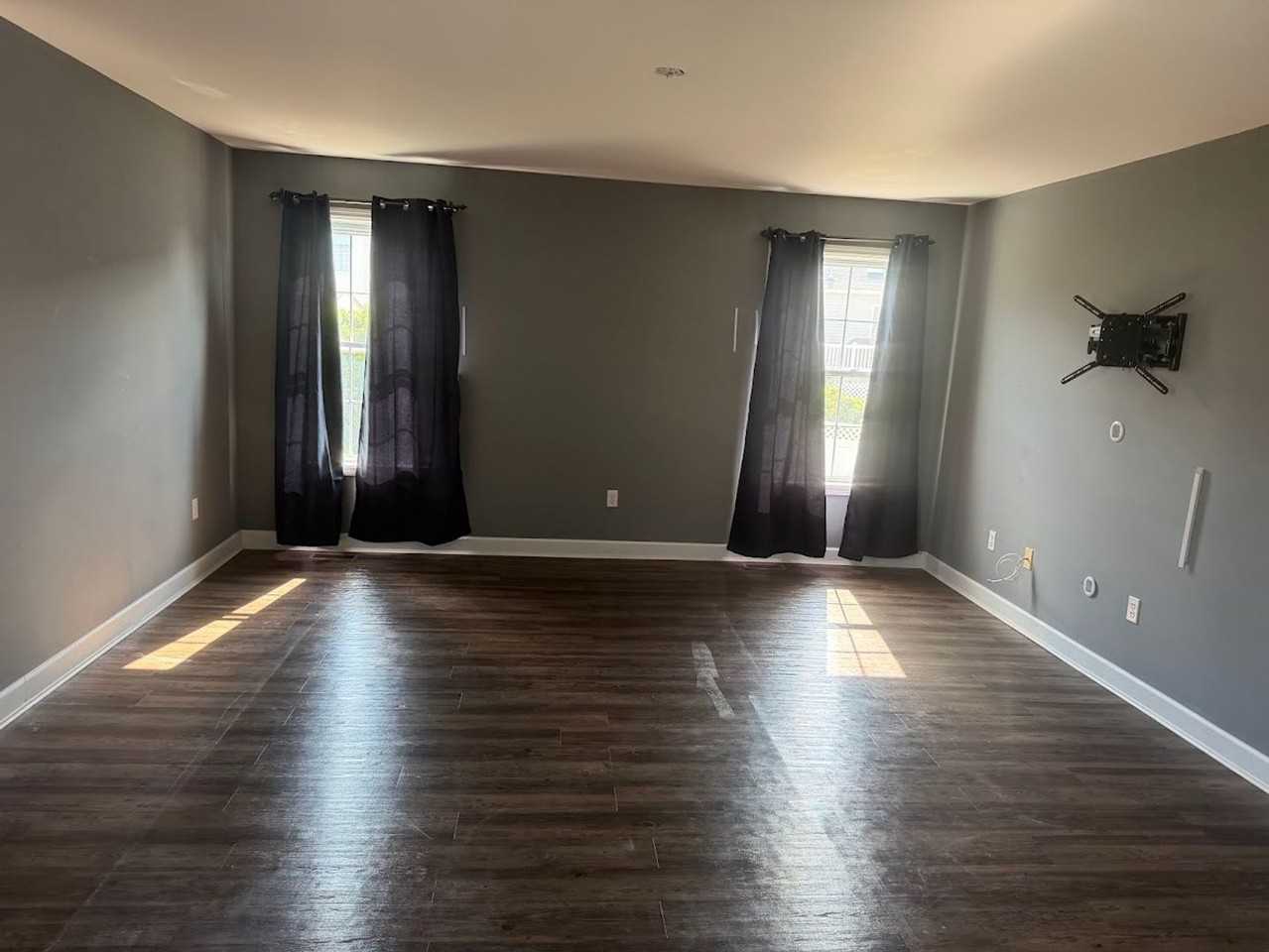 1014 Helm Ln - Photo 3 of 21
