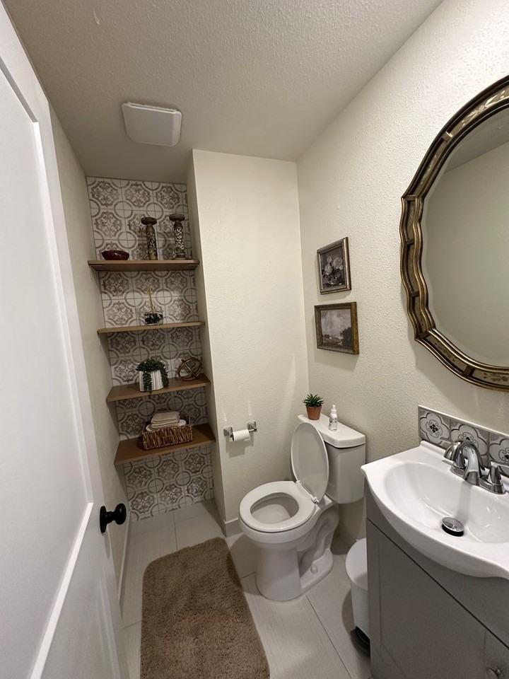 832 18th St - Photo 6 of 15