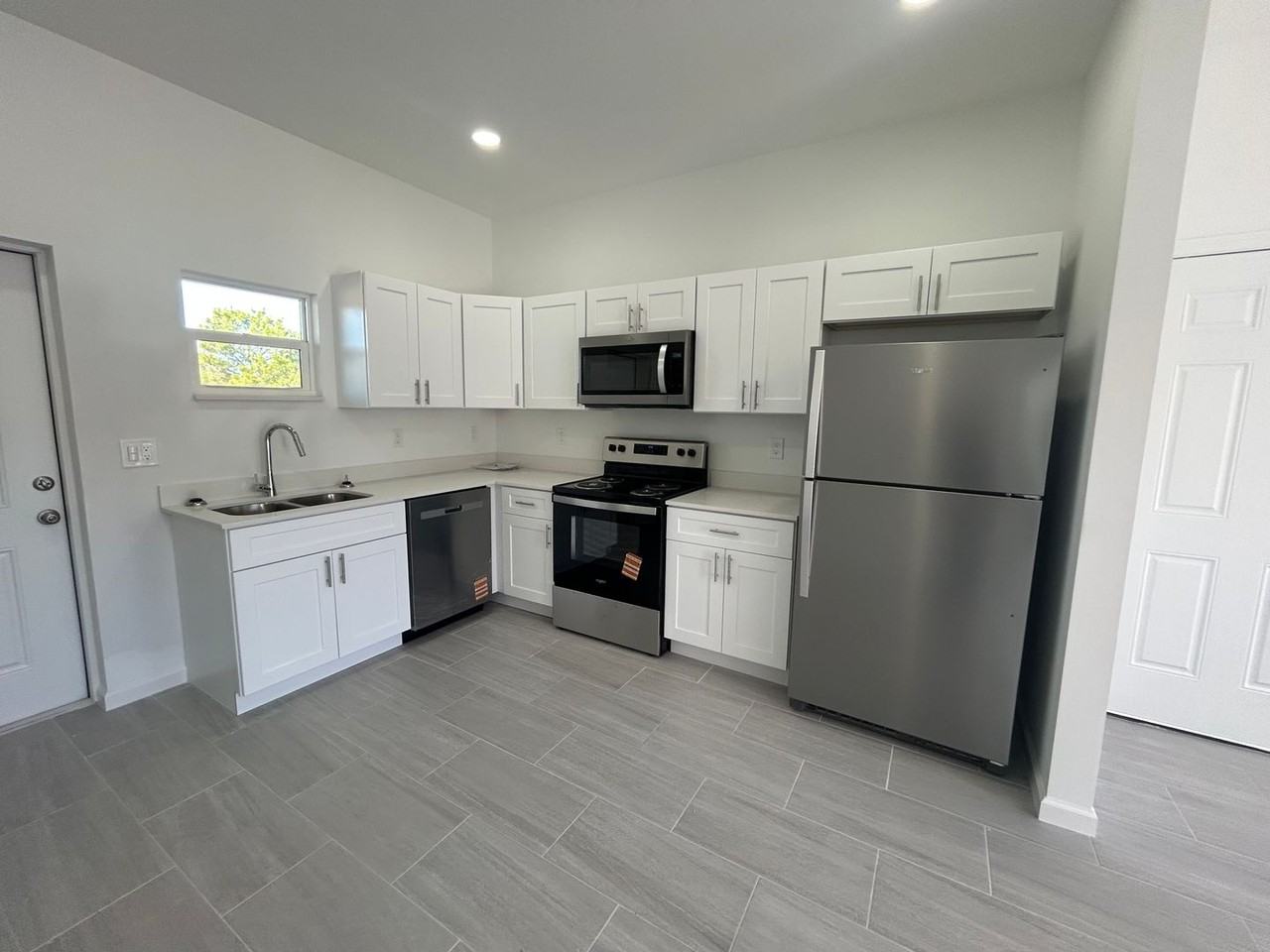 3102 Gavin Ave - Photo 7 of 24