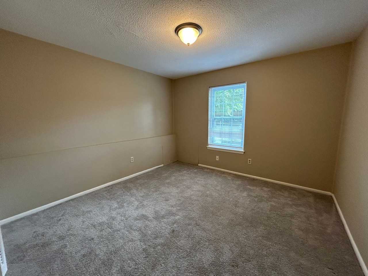 3830 Country Club Rd Apt D - Photo 5 of 10