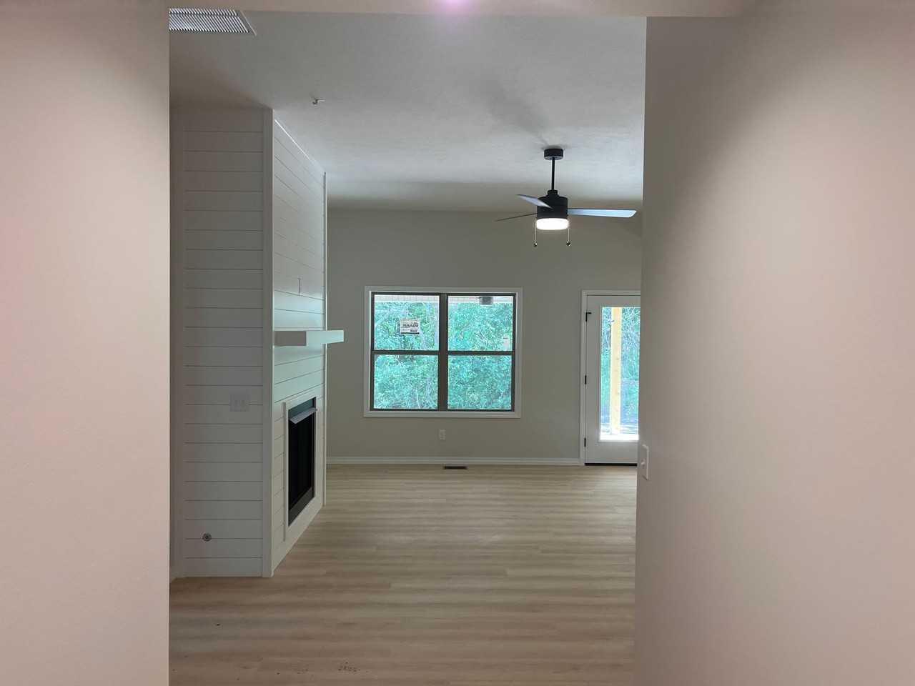 664 W Brook Hollow Rd - Photo 2 of 24