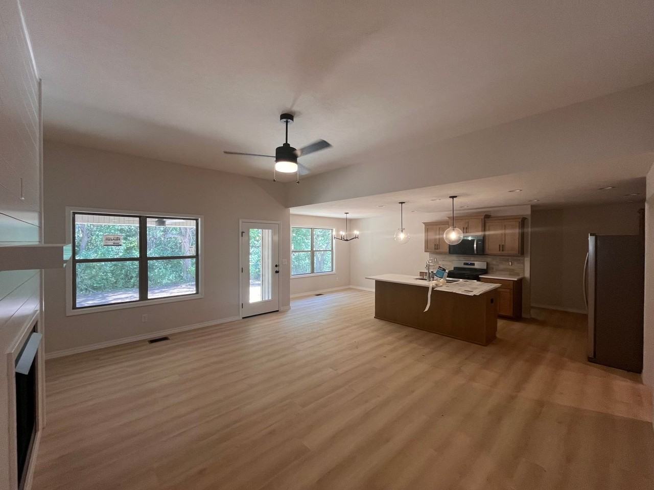 664 W Brook Hollow Rd - Photo 3 of 24