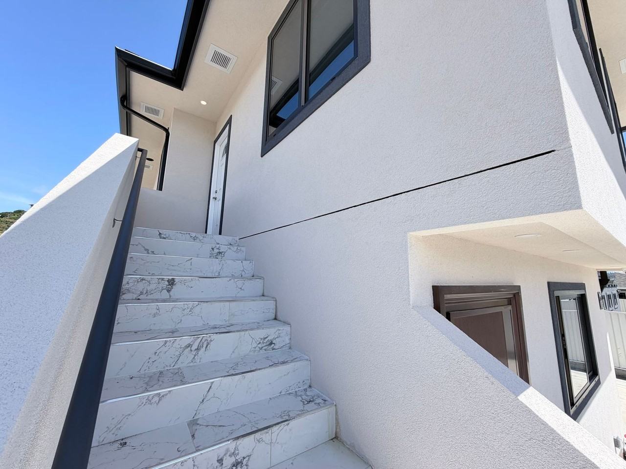 1335 9th Ave - Photo 2 of 12