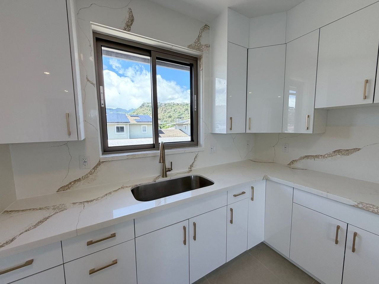 1335 9th Ave - Photo 4 of 12