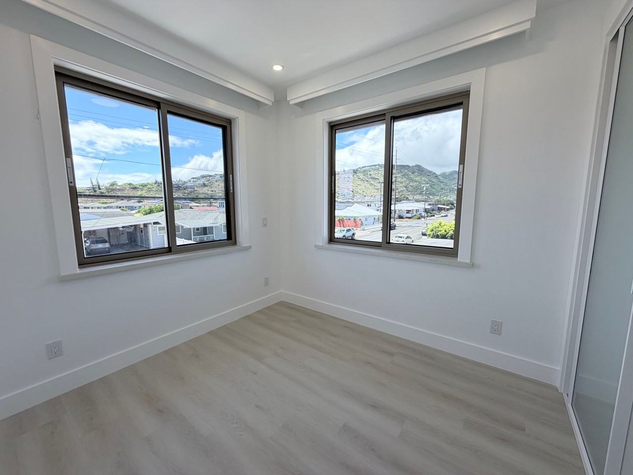 1335 9th Ave - Photo 6 of 12
