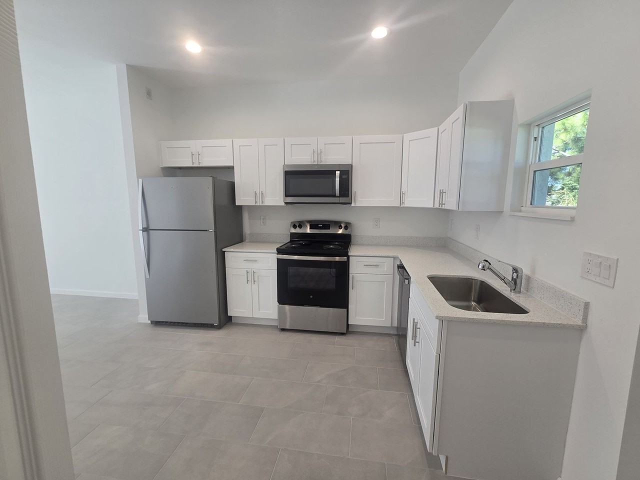 3104 Gavin Ave - Photo 4 of 16