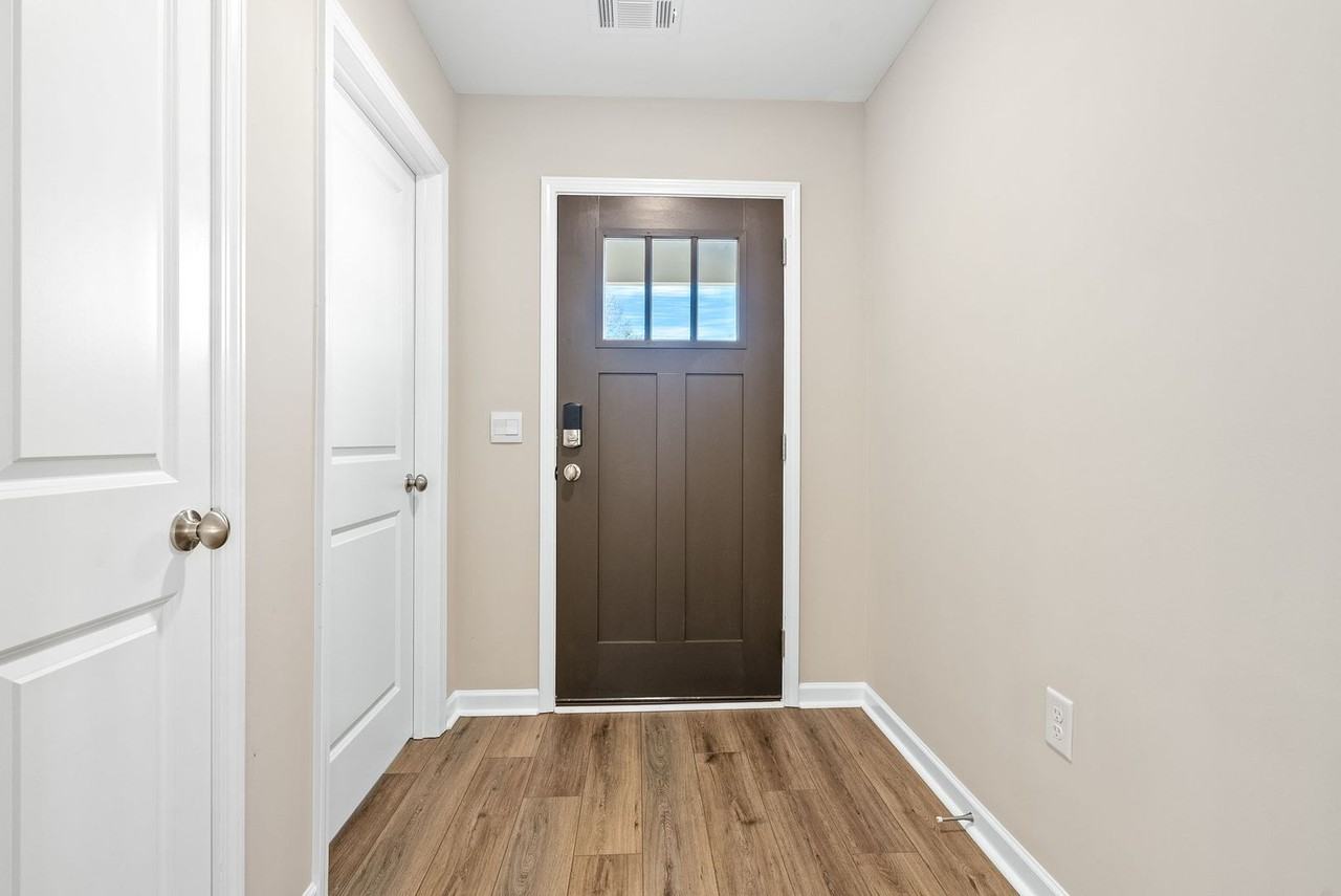 1099 Douglas St - Photo 3 of 19