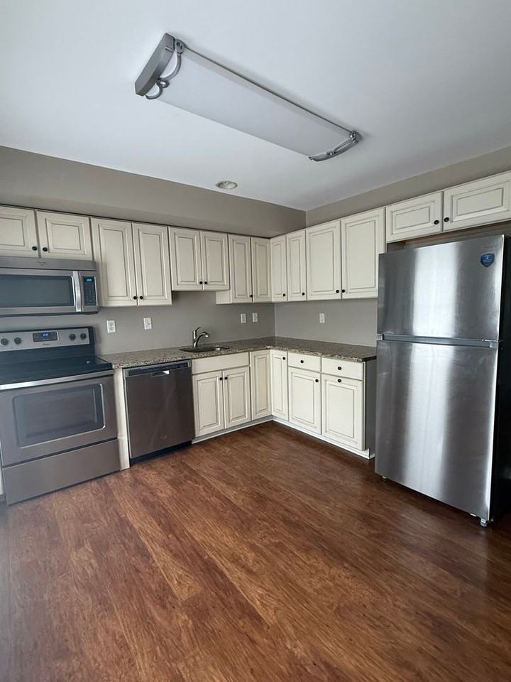 65 Constitution Ave - Photo 4 of 22