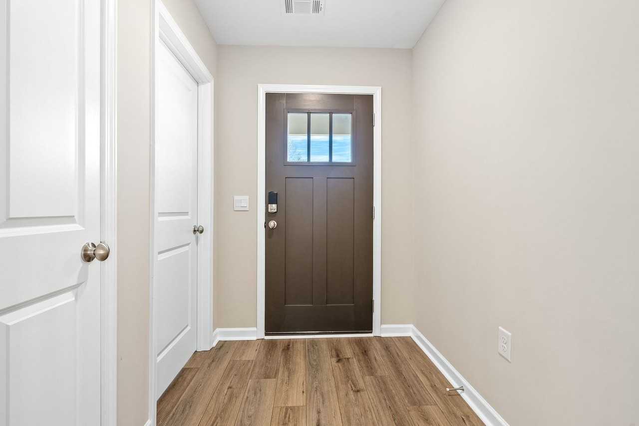 1057 Douglas St - Photo 4 of 19