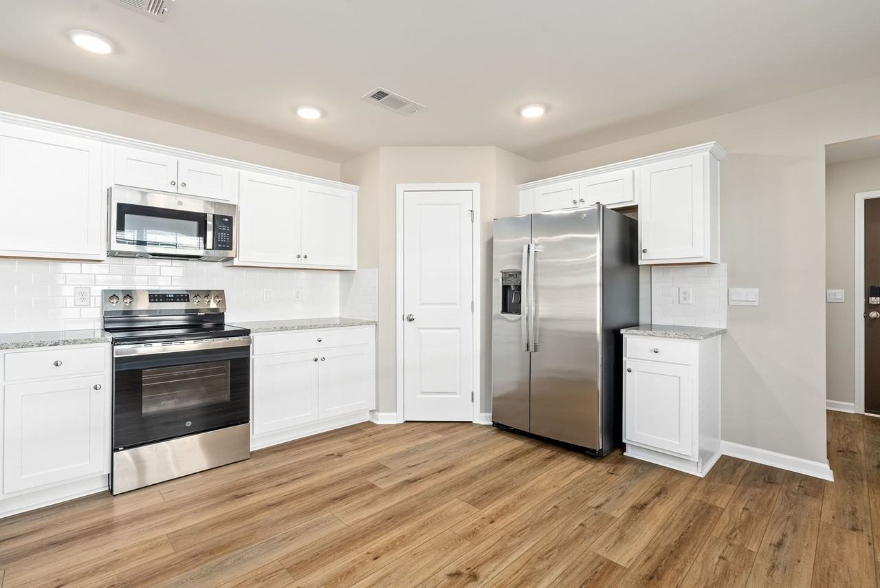 1057 Douglas St - Photo 7 of 19