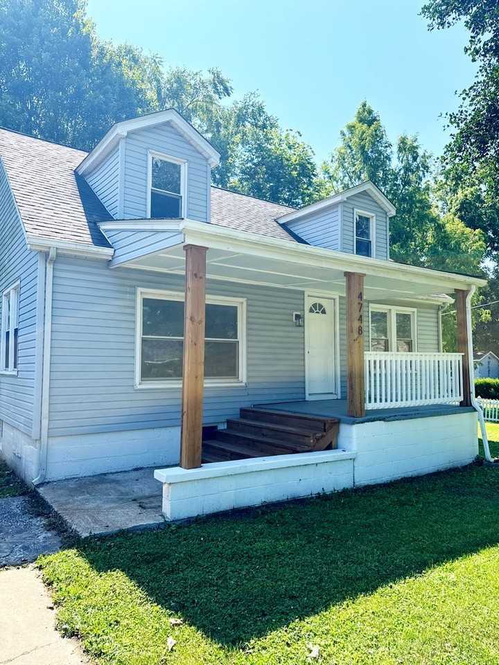 4748 Warnock Ave - Photo 3 of 16