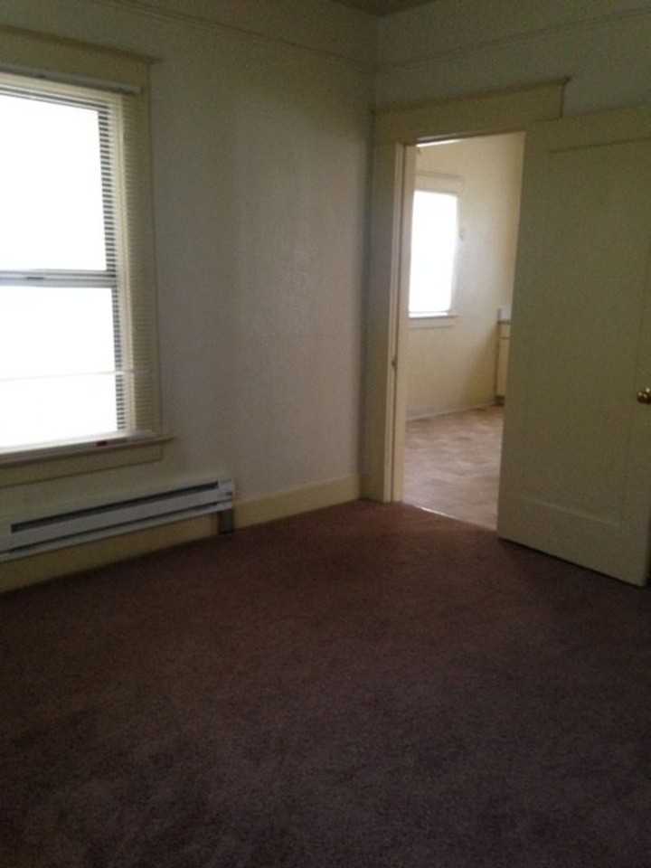 1100 E St - Photo 3 of 18
